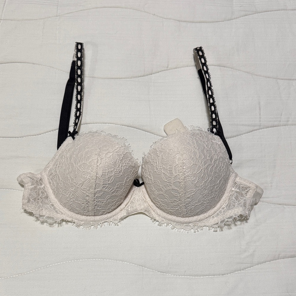 Victoria's Secret Lace Bra - Cream and Black
